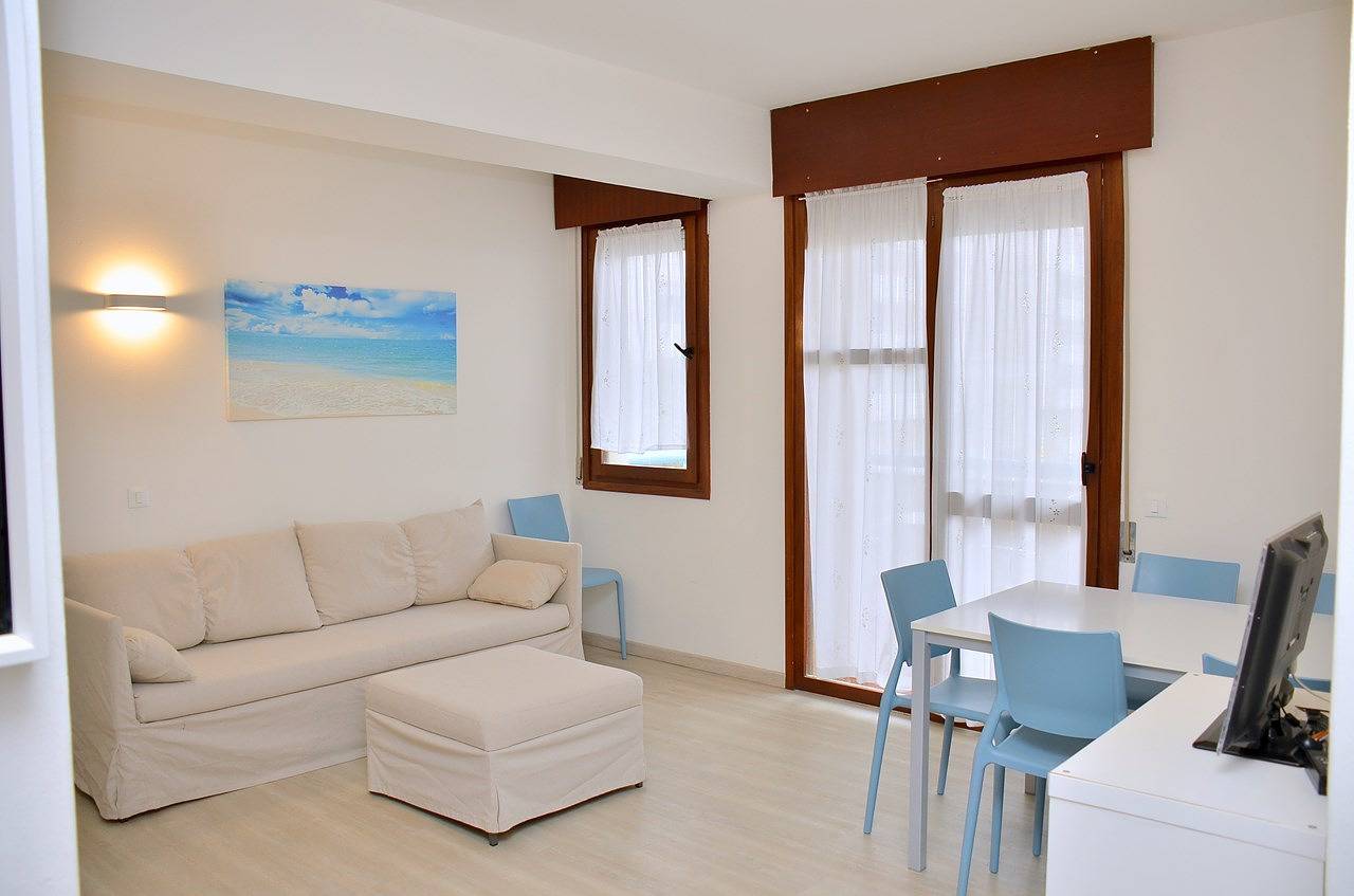 Hel lejlighed, Bright seafront flat in Bibione with side sea view in Bibione, Venice Provinsen
