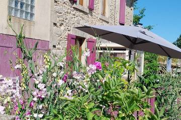 Location de vacances pour 5 personnes, avec terrasse et jardin à Saint-Julien-la-Geneste