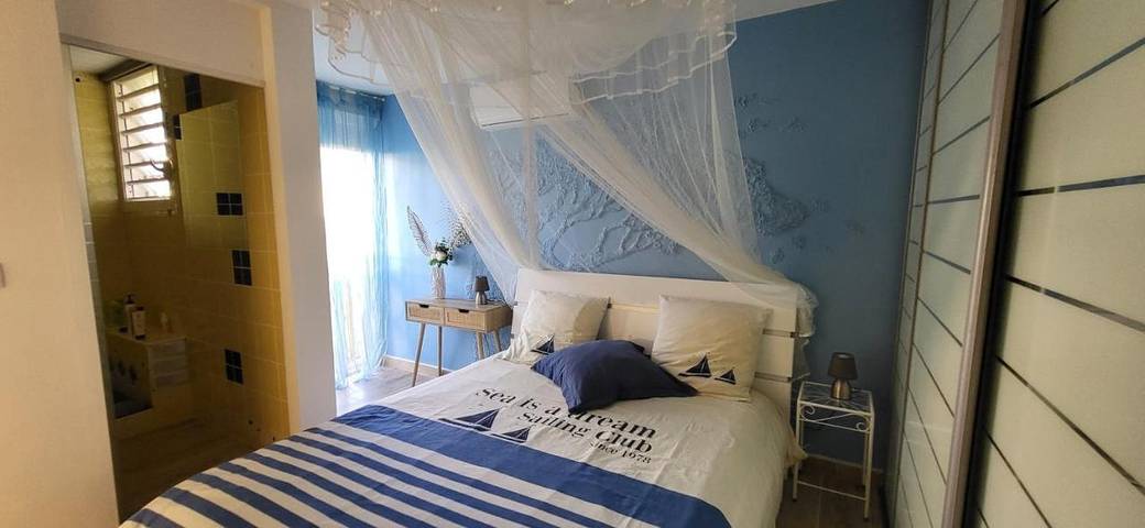 Gîte pour 3 personnes, avec jardin et piscine ainsi que vue et terrasse dans Plage de Saint-Félix - 4