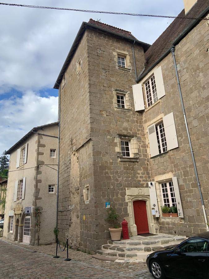 Location de vacances pour 2 personnes, avec vue ainsi que terrasse et jardin à Confolens - 2