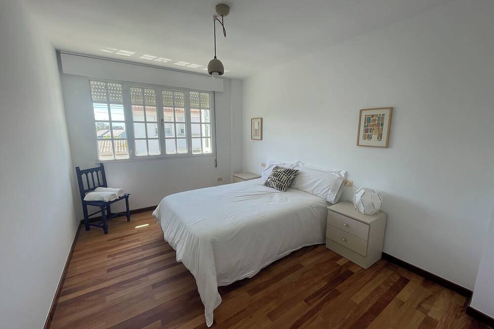 Entire apartment, Refurbished house 7 minutes walk from the beach, overlooking the Ria de Arousa. in A Pobra do Caramiñal, Rías Baixas