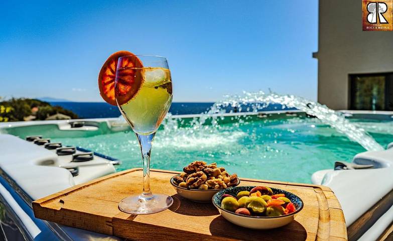 Location de vacances pour 6 personnes, avec vue ainsi que piscine et jardin, animaux acceptés à Santa-Maria-di-Lota - 2