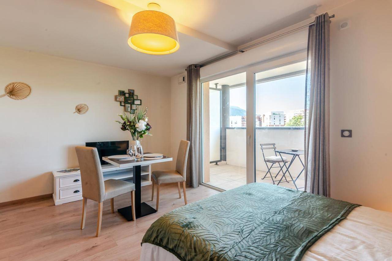 Appartement entier, One-Bedroom Apartment in Seynod, Annecy (commune)