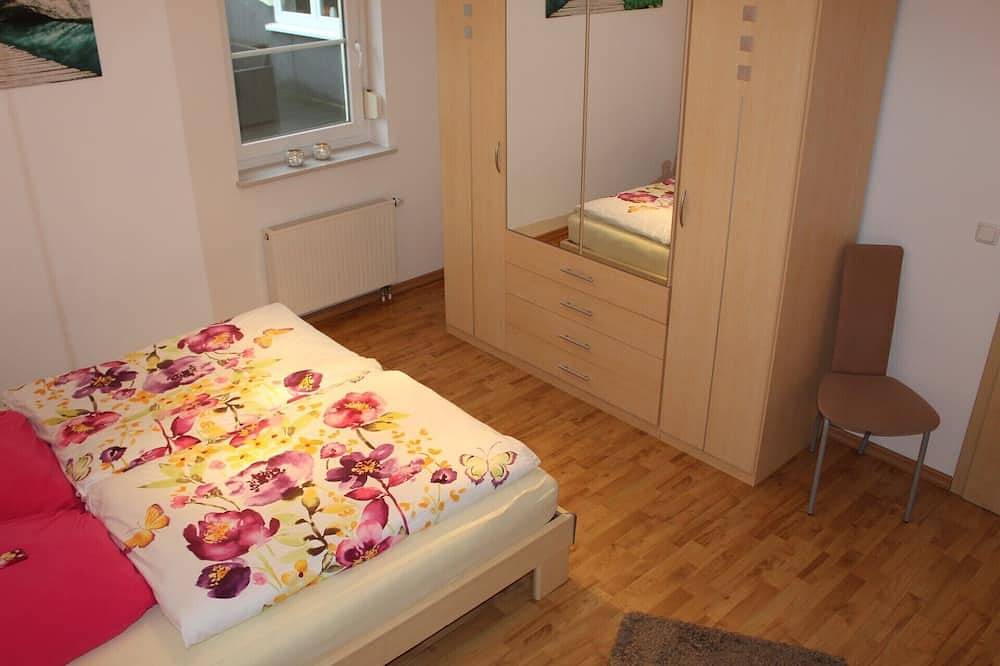 Entire apartment, Small vacation apartment (65m²) with \"beautiful view\" Garden with playground in Waldeck, Waldecker Land