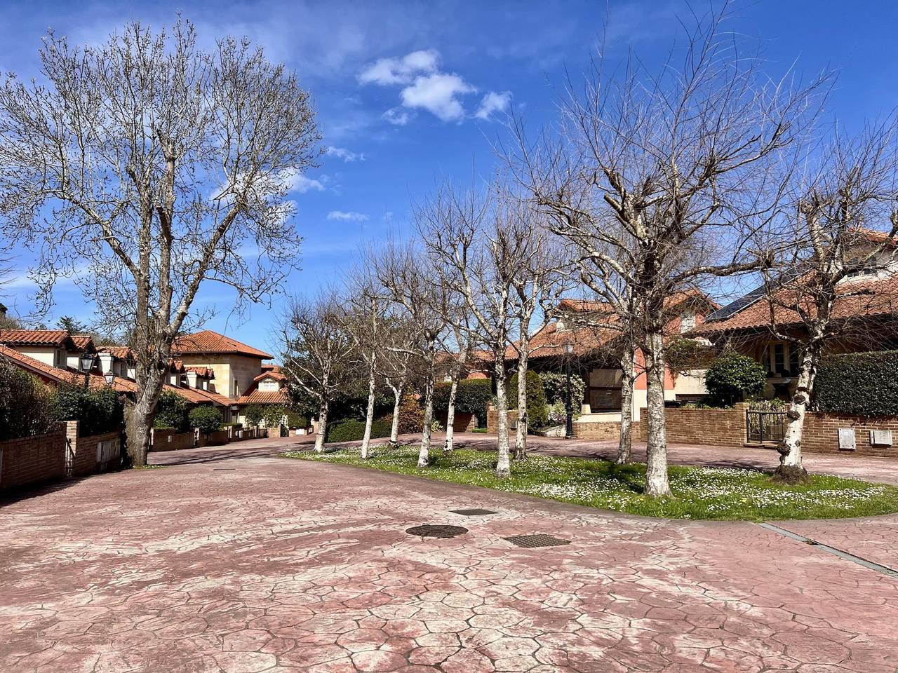 Entire holiday apartment, Cozy apartment with parking in Comillas in Comillas, Cantabrian Coast