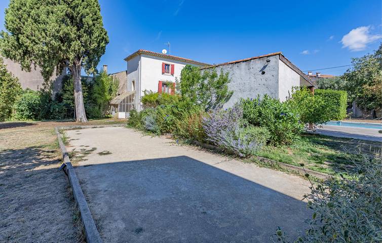 Location de vacances pour 12 personnes, avec piscine ainsi que jardin et terrasse à Laurens