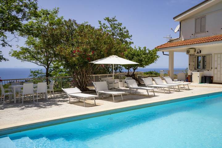 Appartamento vacanze per 16 persone, con Balcone/Terrazza in Calabria