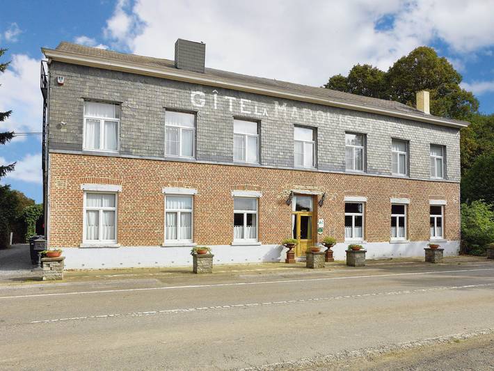 Location de vacances pour 24 personnes, avec jardin et terrasse, animaux acceptés à Houyet - 3