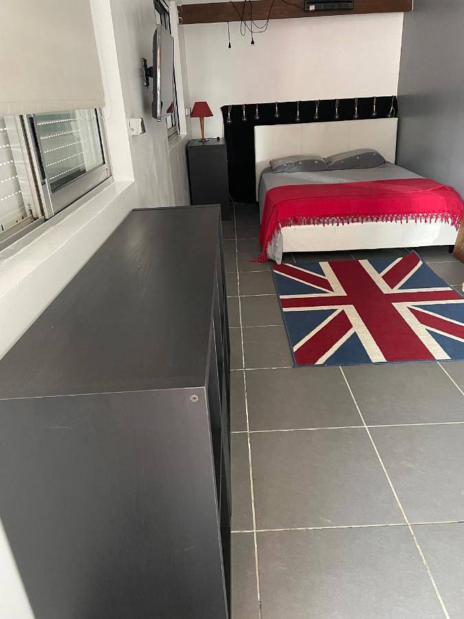 Gîte pour 2 personnes, avec terrasse et piscine à Saint-Genis-Laval - 4