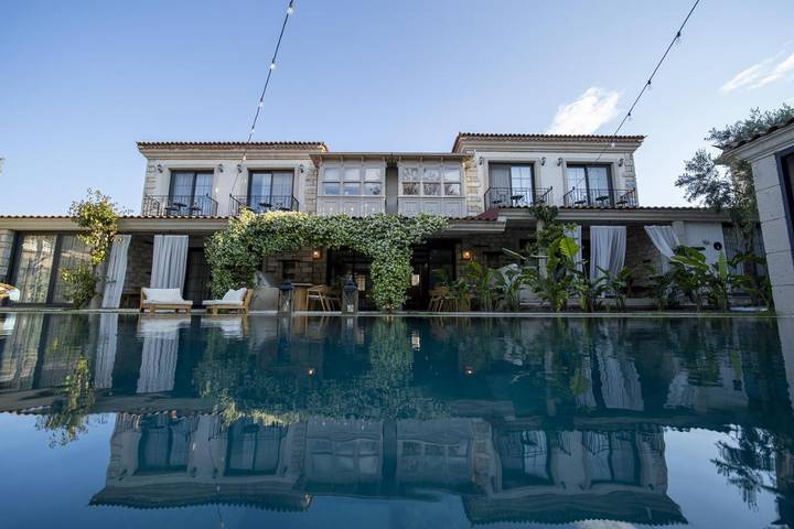 Hotel voor 4 personen, with tuin and whirlpool as well as zwembad - 1