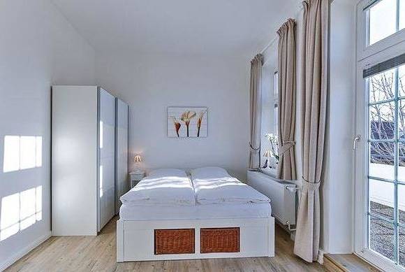 Ganze Ferienwohnung, Appartement 5 mit Südbalkon in strandnaher Lage - Bäderstil-Villa in Wenningstedt/Sylt in Wenningstedt, Sylt