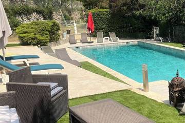 Gîte pour 4 personnes, avec jardin et jacuzzi ainsi que terrasse et piscine dans les Bouches-du-Rhône