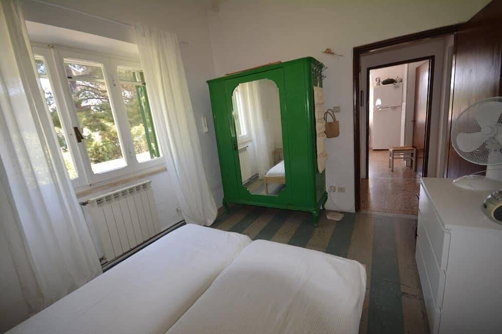 Stunning seaside villa with tennis court and an immense Mediterranean garden. in Isola del Giglio