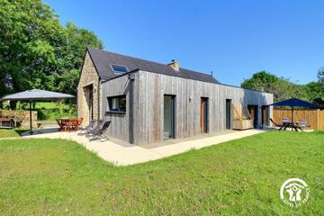 Gîte pour 11 personnes, avec terrasse et jardin à Plumergat