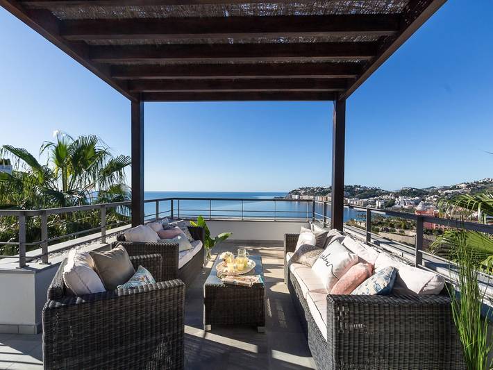 Casa para 8 personas, con vistas al mar además de piscina y jardín en Almuñecar