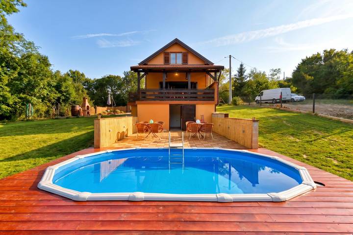Ferienhaus für 6 Personen, mit Terrasse und Pool, mit Haustier