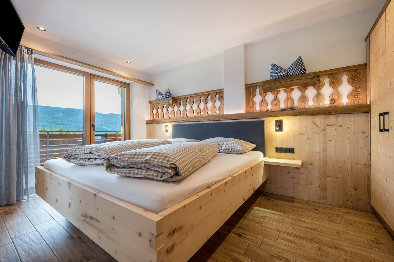 Ganze Wohnung, Ferienwohnung "Forchnerhof 4" mit Bergblick, 2 privaten Terrassen & Wlan in Terenten, Dolomiti Superski