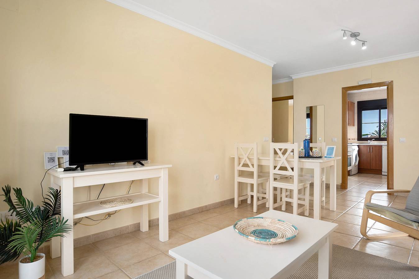 Apartamento entero, Apartamento 'Atico Coto De Santi Petri 122' con piscina compartida, Wi-Fi y aire acondicionado. in Playa La Barrosa, Chiclana de la Frontera