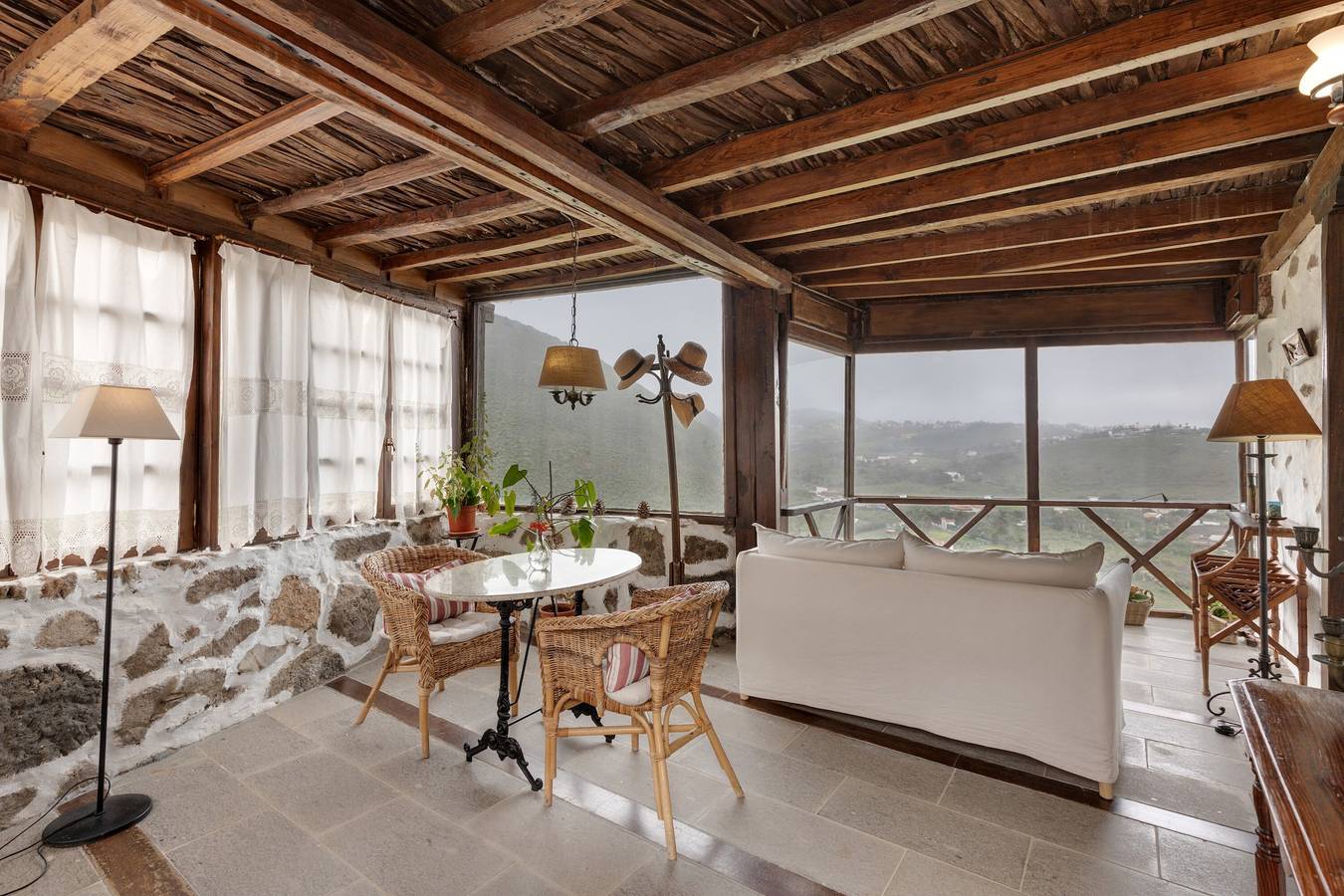 « Mirador Del Valle » avec terrasse et jacuzzi privés, Wi-Fi et climatisation in Las Palmas de Gran Canaria, Grande Canarie du Nord