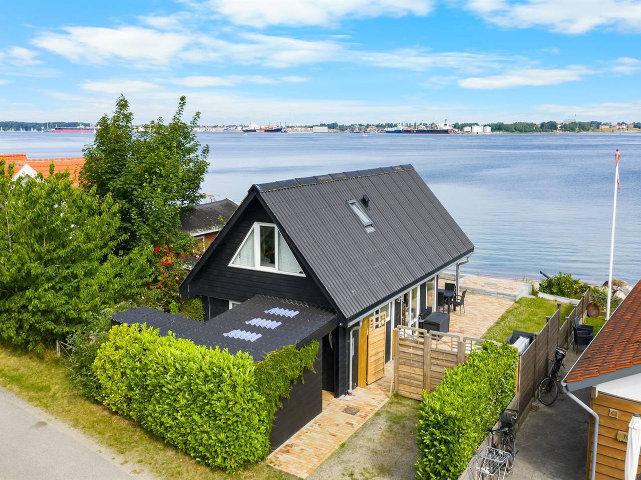 "Yngvy" - 10m from the sea in Strib, Kleiner Belt