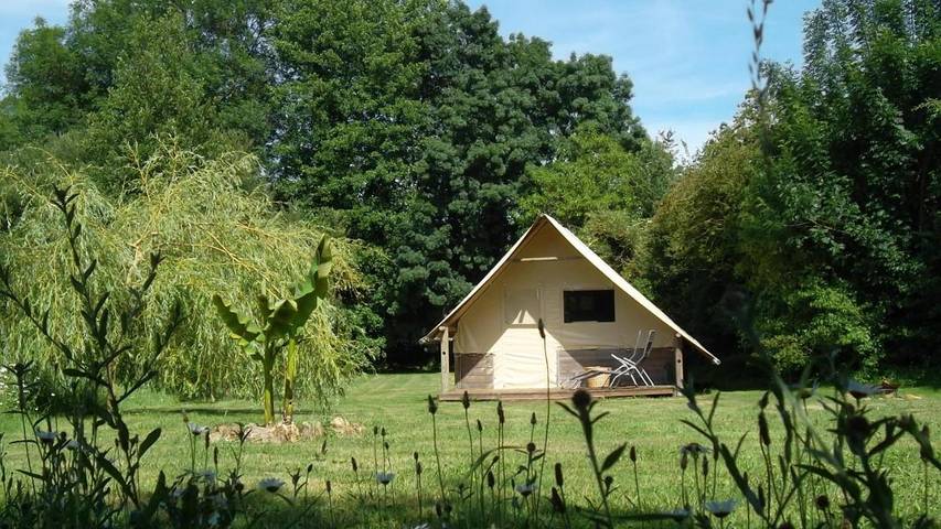 Gîte pour 2 personnes, avec vue sur le lac et jardin ainsi que terrasse et vue à La Chapelle-Thémer - 3