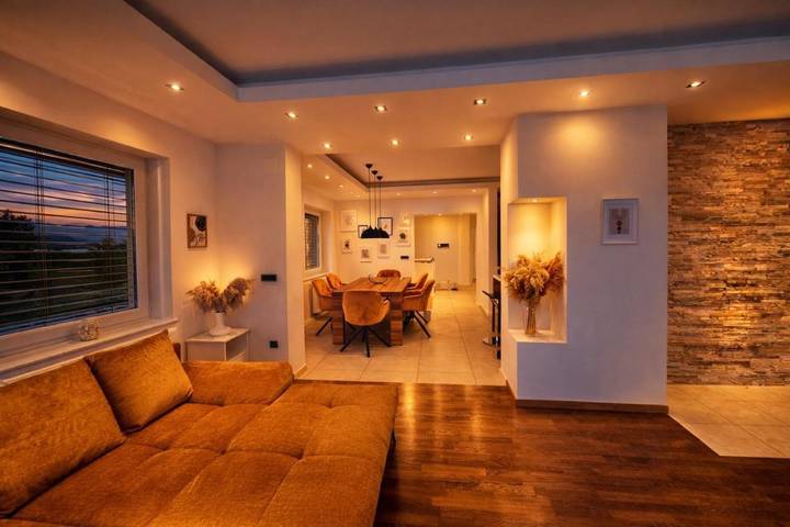 Villa für 8 Personen, mit Balkon und Whirlpool sowie Terrasse und Ausblick in Bled