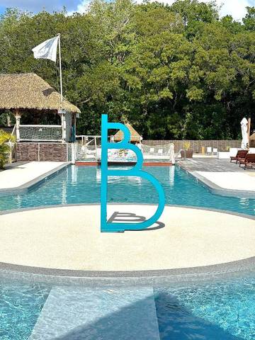 Gîte pour 4 personnes, avec terrasse ainsi que piscine et jardin dans Plage de Folle Anse