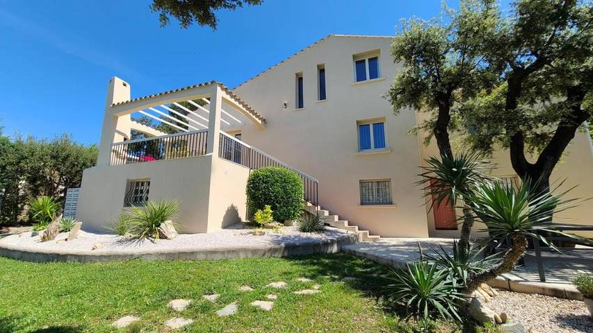 Location de vacances pour 6 personnes, avec vue ainsi que balcon et piscine à Saint-Clément-de-Rivière - 4