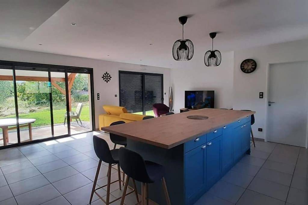 Three-Bedroom House in District de Lu'nan, Lot