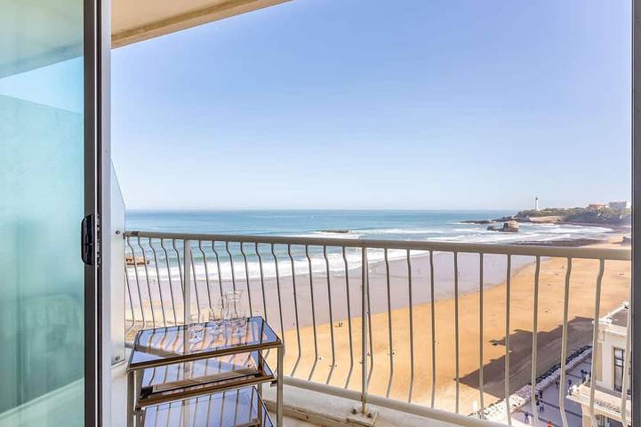 Gîte pour 4 personnes, avec balcon dans Casino de Biarritz