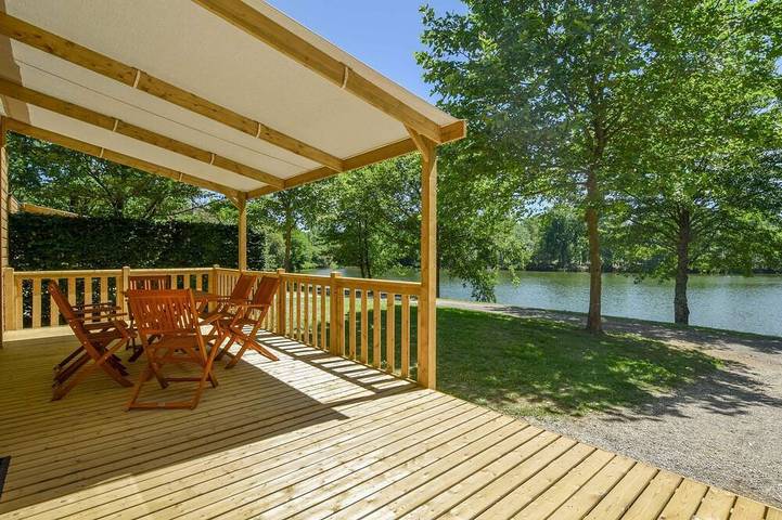 Chalet pour 6 personnes, avec Terrasse ainsi que Jardin et Piscine