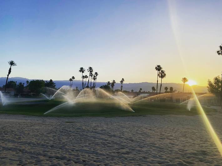 Vacation rental for 4 people, with terrace and hot tub as well as pool, with pets in Palm Desert