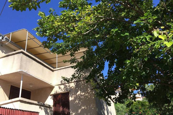 Ferienhaus für 3 Personen, mit Balkon und Terrasse in Supetarska Draga
