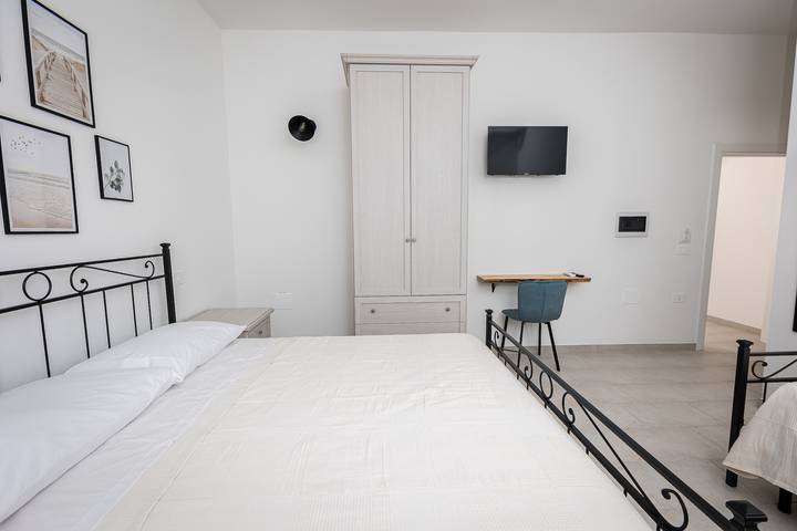 Room 'Le Dimore Di Nonna Nina - 3' with Shared Terrace, Wi-Fi and Air Conditioning in Taviano, Gulf of Taranto