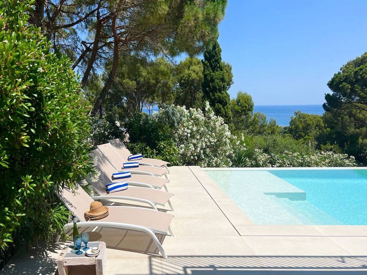 Casa Blue Art in Pals, Costa Brava