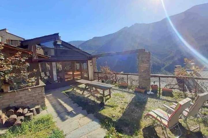 Location de vacances pour 14 personnes, avec jardin à Nohèdes