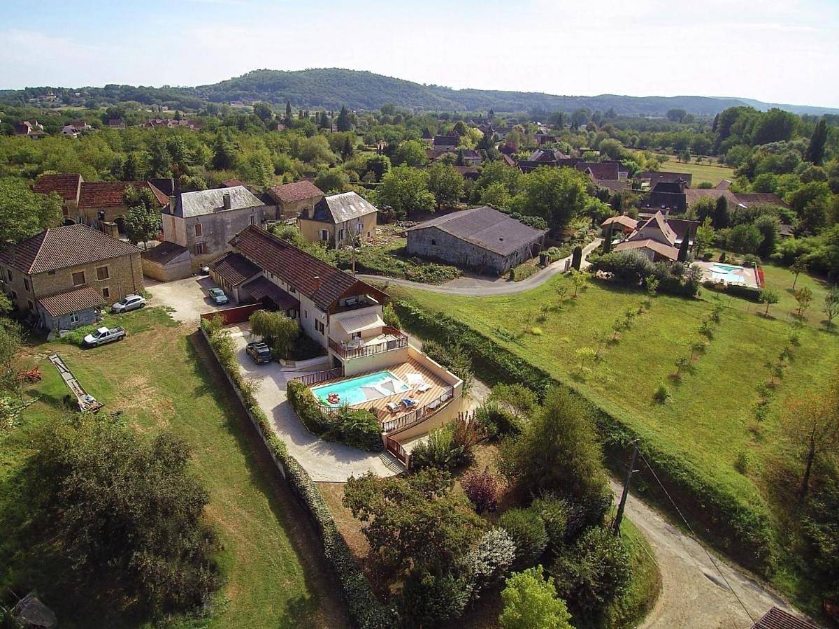 Three-Bedroom Holiday Home in Saint-Julien-de-Lampon, Quercy