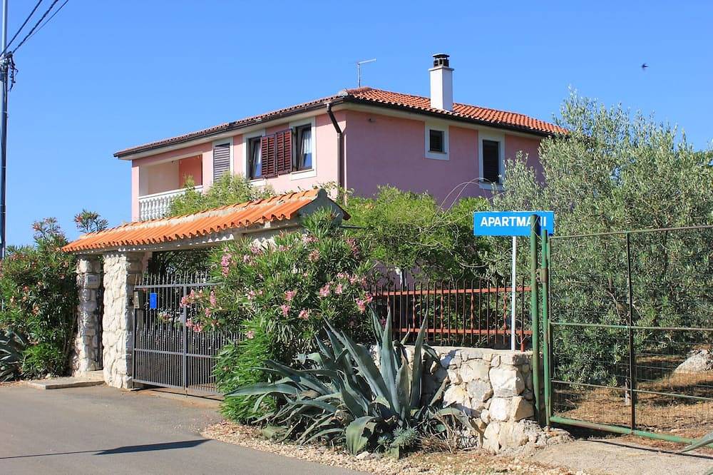 Ganze Wohnung, Studio Appartement mit Terrasse und Meerblick Punta kriza, Cres in Lošinj, Cres