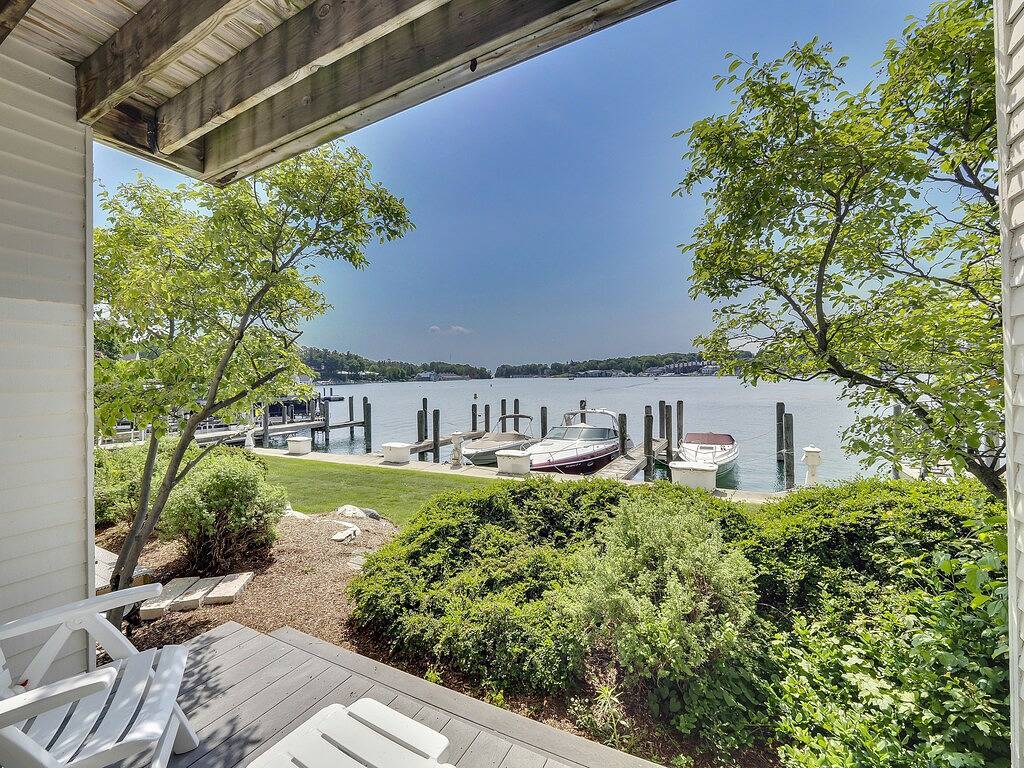 Ganze Wohnung, Ewi 103 | Lake Charlevoix Views | Downtown Charlevoix | Pool, Hot Tub, Sauna in Charlevoix, Charlevoix County