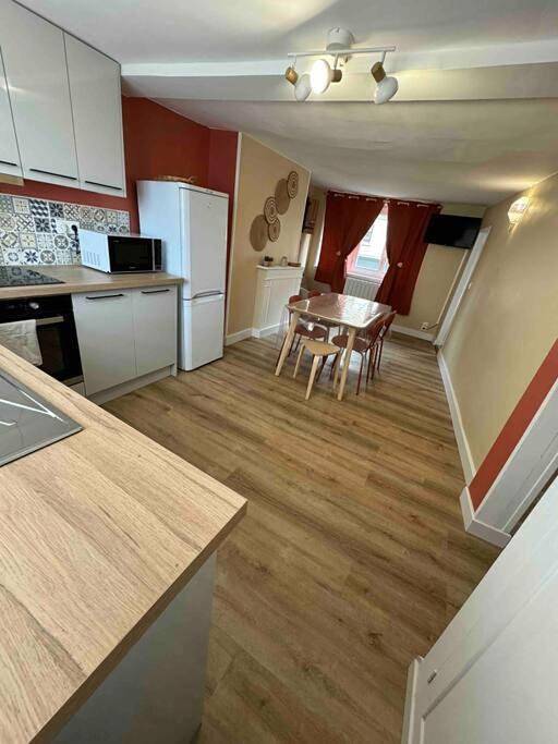 Gîte pour 6 personnes, avec terrasse à La Loupe - 4