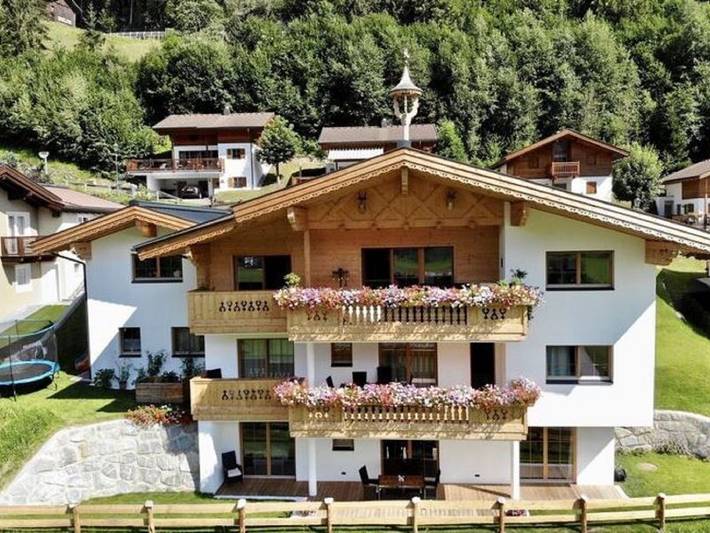 Ferienwohnung für 8 Personen, mit Balkon und Sauna in Wald im Pinzgau