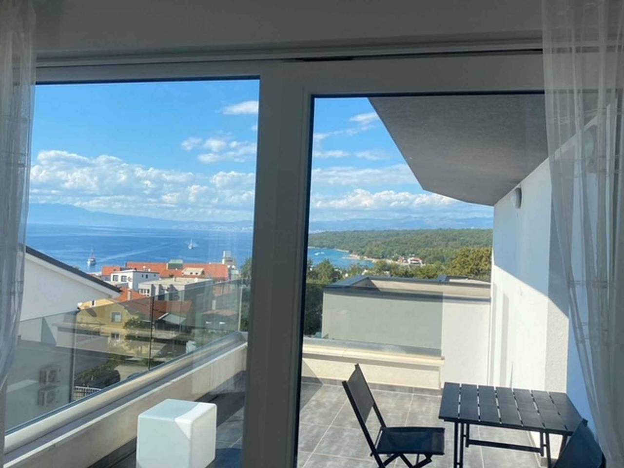 Ganze Ferienwohnung, Ferienwohnung modern eingerichtet mit Meerblick in Njivice, Krk