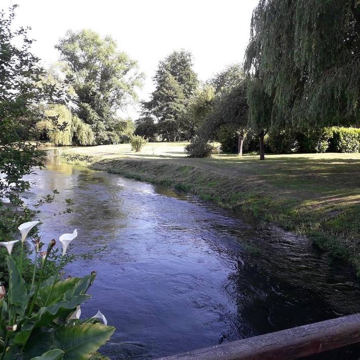 Gîte pour 4 personnes, avec vue ainsi que jardin et vue sur le lac dans Hodeng-au-Bosc