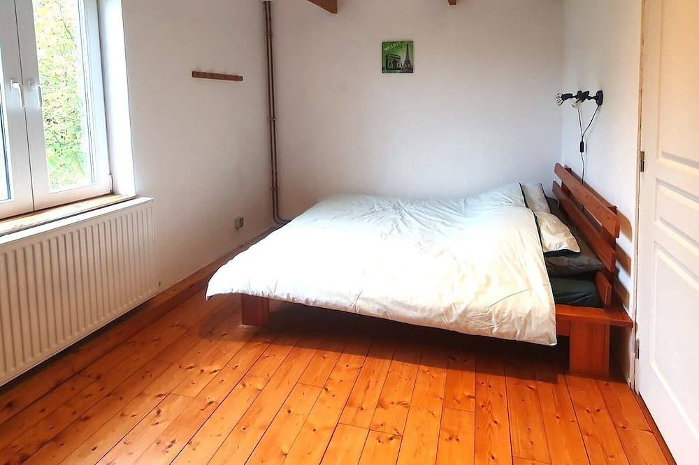 Normandie: Helles ruhiges Ferienhaus mit großem Garten und Tieren in Ver, Coutances und Umgebung