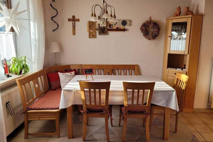 Ferienwohnung für 5 Personen, mit Balkon und Garten sowie Sauna