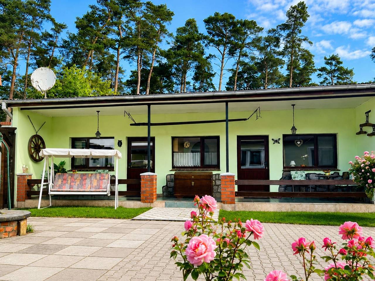 Bungalow am Hellbach Xl im Ostseeland - 2-Raum-Bungalow mit Terrasse/rechts (50m², max. 3 Pers.) in Neubukow, Neubukow-Salzhaff