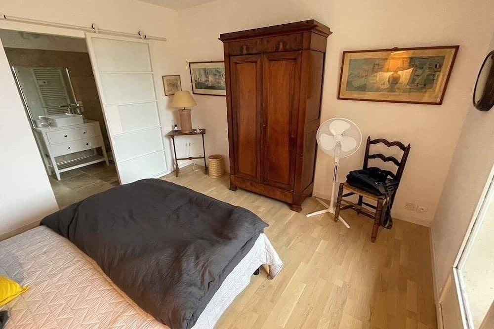 Romantic villa at the heart of Provence with olive grove and swimming pool in Puyvert, Regionaler Naturpark Luberon