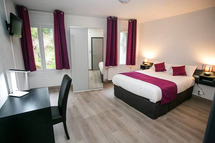 Hôtel pour 2 personnes, avec vue et bassin pour enfant ainsi que piscine et jardin à Meyrueis - 4