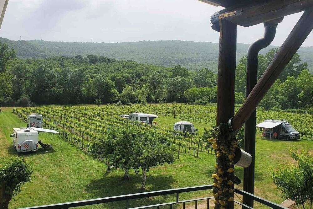 Purple Eye Estate - Camp & Winery (Jokaš) in Opština Danilovgrad