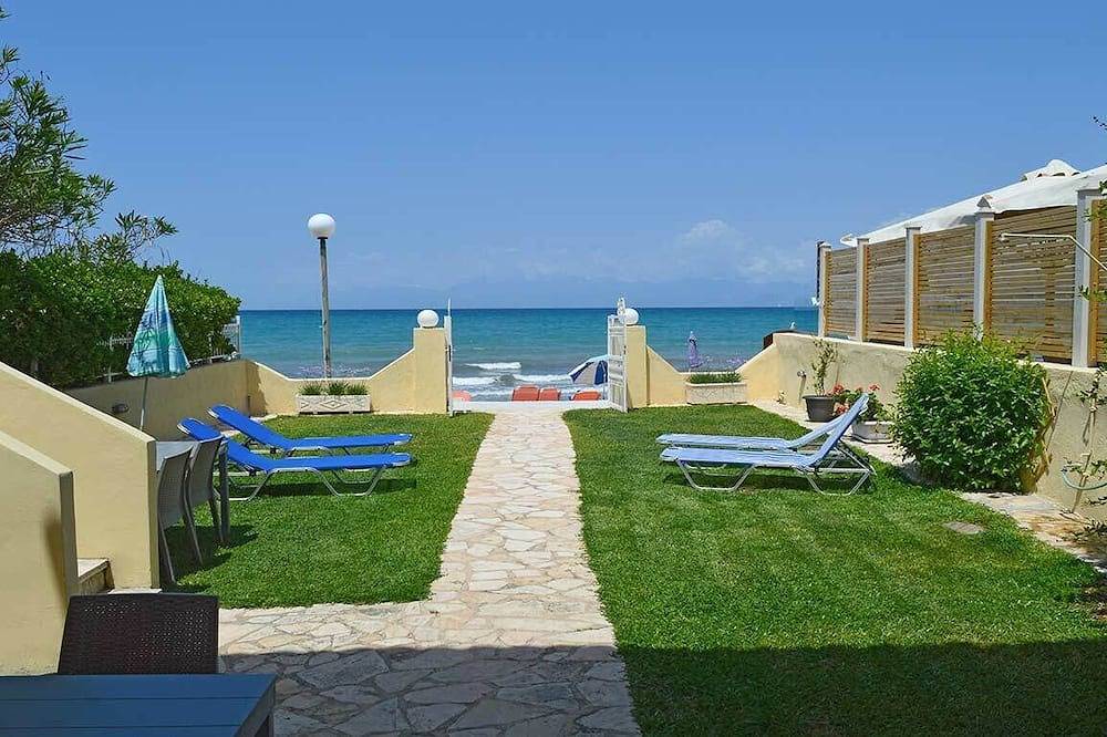 Ganze Wohnung, Beach Front, Directly On The Beach, Ground Floor Apartment -\"Sea\" in Acharavi, Korfu